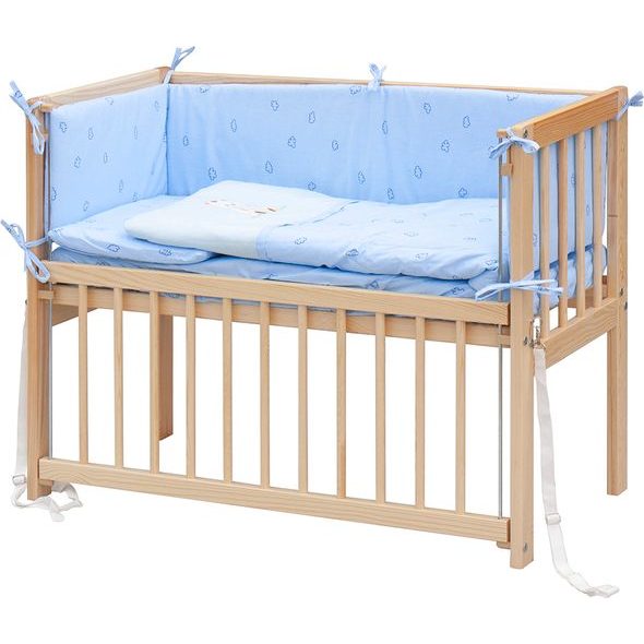 SCARLETT DĚTSKÁ POSTÝLKA BABY PŘÍRODNÍ S KOMPLETNÍ VÝBAVOU MÉĎA MODRÁ 90X41 CM - DŘEVĚNÉ POSTÝLKY - SPINKÁNÍ