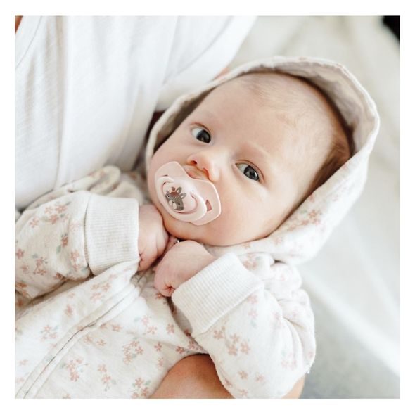 CANPOL BABIES SET SYMETRICKÝCH SILIKONOVÝCH DUDLÍKŮ 0-6M BONJOUR PARIS RŮŽOVÝ - ŠIDÍTKA A DOPLŇKY - KRMENÍ