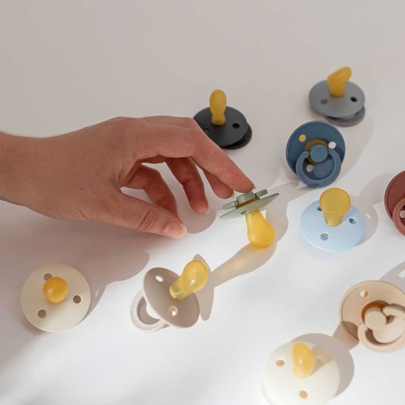 BIBS COLOUR ANATOMICKÉ DUDLÍKY Z PŘÍRODNÍHO KAUČUKU 2KS VEL.1 - ŠIDÍTKA A DOPLŇKY - KRMENÍ