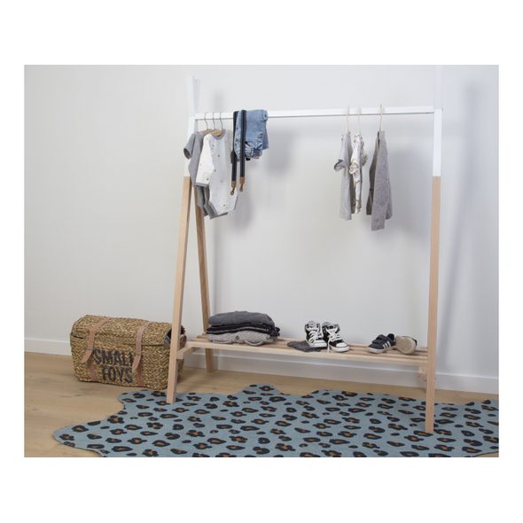 CHILDHOME STOJAN NA OBLEČENÍ TIPI DŘEVĚNÝ - DEKORACE A POLIČKY - SPINKÁNÍ