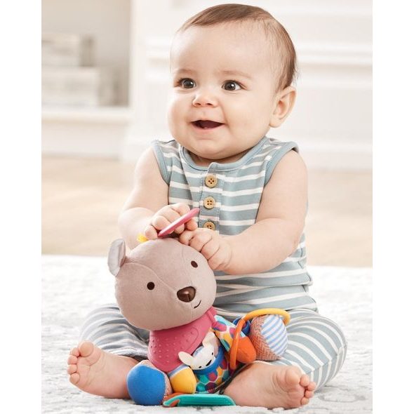 SKIP HOP HRAČKA AKTIVNÍ NA C KROUŽKU BANDANA BUDDIES KLOKAN 0M+ - HRAČKY K ZAVĚŠENÍ - PRO DĚTI