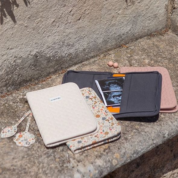 SUAVINEX SUAVINEX WONDERLAND POUZDRO NA DOKUMENTY BEIGE - CESTOVNÍ TAŠKY NA KOČÁREK - KOČÁRKY A PŘÍSLUŠENSTVÍ