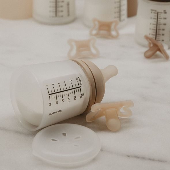 SUAVINEX SADA ANTIKOLIKOVÁ ZERØ.ZERØ™ LIGHT LÁHEV 180 ML A + DUDLÍK ZERØ.ZERØ™ - KOJENECKÉ LAHVE - KRMENÍ