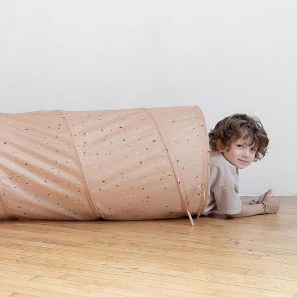 3 SPROUTS DĚTSKÝ TUNEL RECYCLED TERRAZZO CLAY - SENZORICKÉ HRAČKY - PRO DĚTI