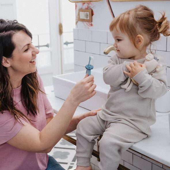 SUAVINEX DĚTSKÝ KARTÁČEK NA ZOUBKY BABY 0-2 LET - ZUBNÍ KARTÁČKY A PASTY - KOUPÁNÍ A ZDRAVÍ