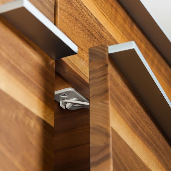 REER ZÁMEK NA ŠUPLÍKY DESIGNLINE 2KS - BEZPEČNOST DĚTÍ V DOMÁCNOSTI - KOUPÁNÍ A ZDRAVÍ