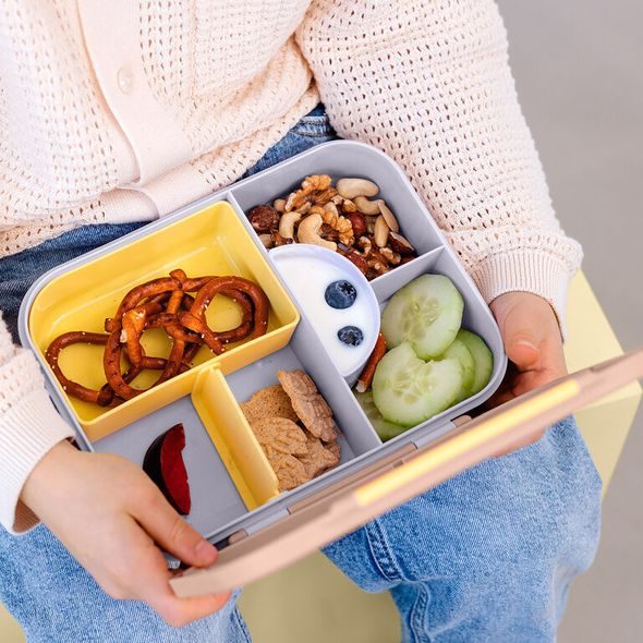 LÄSSIG SVAČINOVÝ BOX BENTO PATTERN PARTY ROSE/LILAC - USKLADNĚNÍ JÍDLA - KRMENÍ