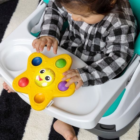 BABY EINSTEIN HRAČKA AKTIVNÍ S PŘÍSAVKOU POP & GLOW STARFISH™ 6M+ - SENZORICKÉ HRAČKY - PRO DĚTI