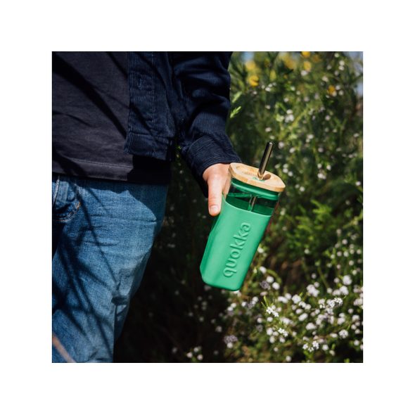 QUOKKA SKLENĚNÝ CESTOVNÍ HRNEK S BRČKEM LIQUID CUBE GREEN 540 ML - SPORTOVNÍ LAHVE - KRMENÍ