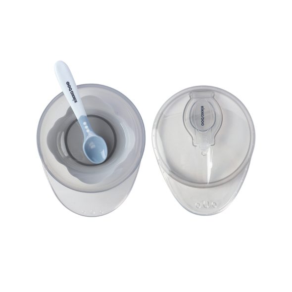 KIKKABOO MISKA S PŘÍSAVKOU, VÍČKEM A LŽIČKOU BLUE - MISKY, TALÍŘKY A PODLOŽKY - KRMENÍ