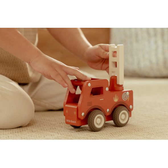 LITTLE DUTCH HASIČSKÉ AUTO DŘEVĚNÉ - LITTLE DUTCH - PRO DĚTI