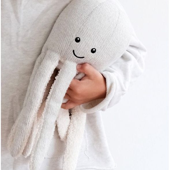 FLOW HRAČKA S REPRODUKTOREM OLLY GREY - USÍNÁČCI ŠUMÍCÍ / S TLUKOTEM - PRO DĚTI