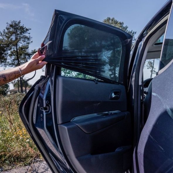 EZIMOOV NAVLÉKACÍ SLUNEČNÍ CLONA EZI SUN SOCKS 2KS - SLUNEČNÍ ROLETY A CLONY - AUTOSEDAČKY A PŘÍSLUŠENSTVÍ