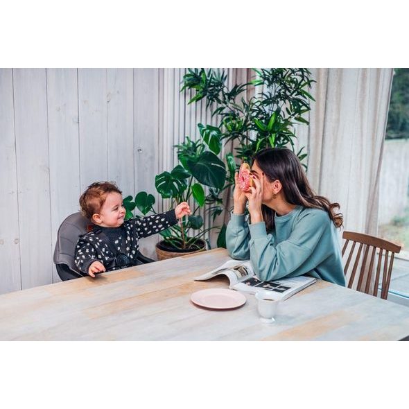 MOMI JÍDELNÍ ŽIDLIČKA MOMI REKI BÉŽOVÁ - JÍDELNÍ ŽIDLIČKY PLASTOVÉ - KRMENÍ