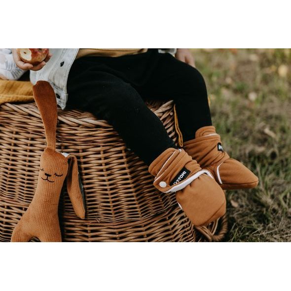 T-TOMI CAPÁČKY MOCCA (9-12 MĚSÍCŮ) - KOJENECKÉ CAPÁČKY - PRO DĚTI