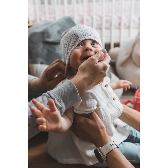 ENIE BABY DĚTSKÁ ČEPICE 0-3M GREY LEAVES - ČEPIČKY A KLOBOUČKY - PRO DĚTI