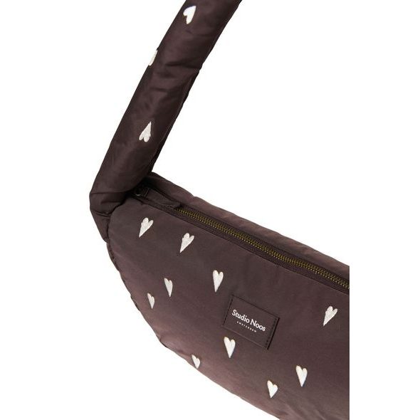 STUDIO NOOS PUFFY MINI CROSS BODY BAG BROWN HEARTS - ORGANIZÉRY A KOŠÍKY - KOČÁRKY A PŘÍSLUŠENSTVÍ