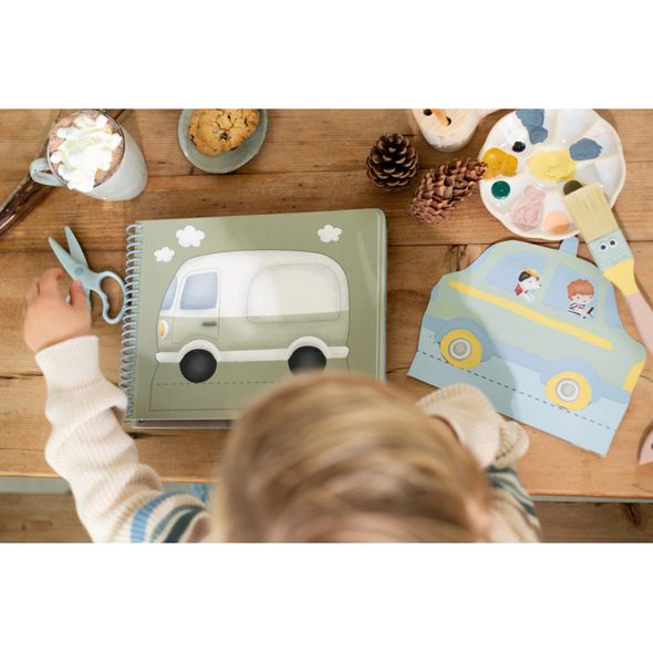 LITTLE DUTCH KNIHA S VYSTŘIHOVACÍMI AUTY JIM - VÝTVARNÉ POMŮCKY A HRAČKY - PRO DĚTI