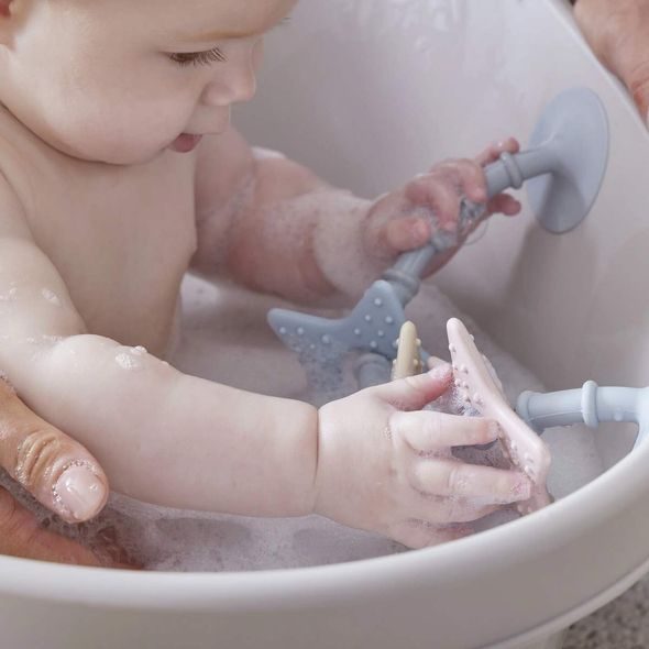 SHNUGGLE STICK N PLAY STAR SENZORICKÁ HRAČKA A KOUSÁTKO - SENZORICKÉ HRAČKY - PRO DĚTI