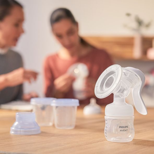 PHILIPS AVENT ODSÁVAČKA MATEŘ. MLÉKA MANUÁLNÍ S VIA SYSTÉMEM + PRSNÍ VLOŽKY JEDNORÁZOVÉ 24 KS - ODSÁVAČKY MATEŘSKÉHO MLÉKA - KRMENÍ
