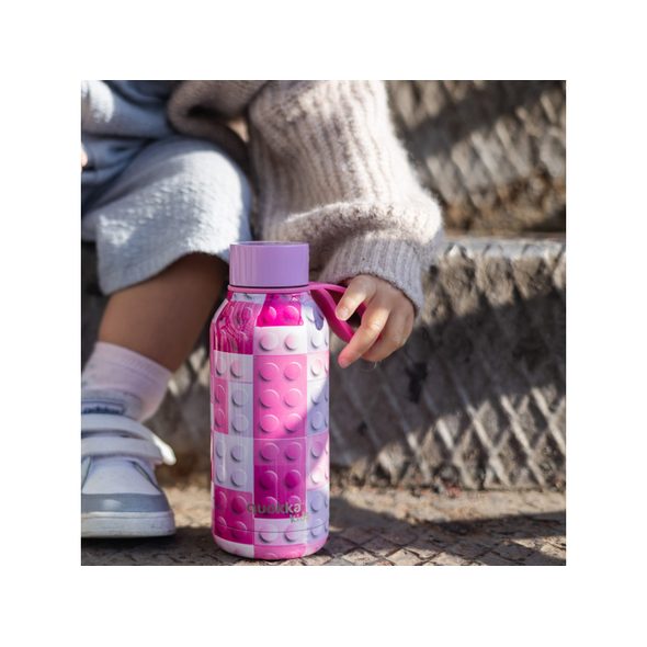QUOKKA NEREZOVÁ TERMOLÁHEV SOLID KIDS S POUTKEM PINK BRICKS 330 ML - TERMOOBALY A TERMOSKY - KRMENÍ