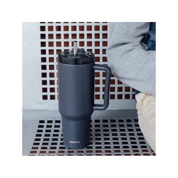 QUOKKA NEREZOVÝ TERMOHRNEK S BRČKEM STREAM BLACK 1200 ML - TERMOOBALY A TERMOSKY - KRMENÍ