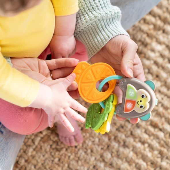 BRIGHT STARTS HRAČKA HUDEBNÍ KLÍČE MONKEYS™ 6M+ - MOTORICKÉ A HUDEBNÍ - PRO DĚTI