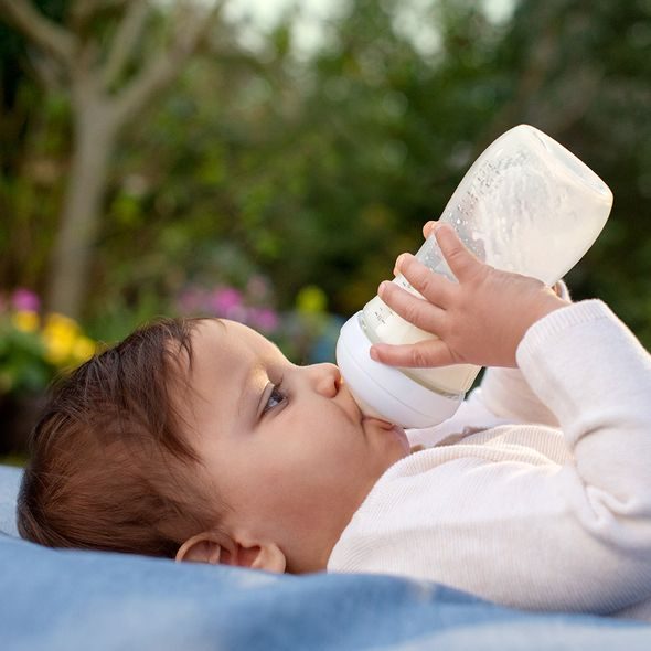 PHILIPS AVENT LÁHEV NATURAL RESPONSE 330 ML, 3M+DÁREK PETITE&MARS MISKA 6M+ - KOJENECKÉ LAHVE - KRMENÍ