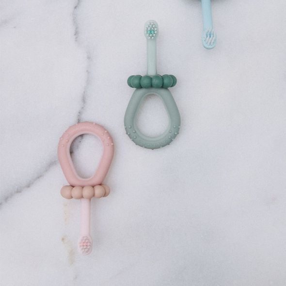 SUAVINEX DĚTSKÝ KARTÁČEK NA ZOUBKY BABY 0-2 LET - ZUBNÍ KARTÁČKY A PASTY - KOUPÁNÍ A ZDRAVÍ