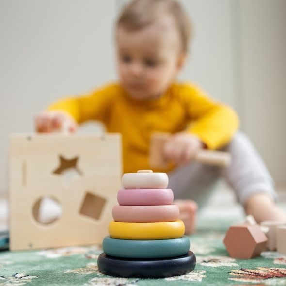 PETITE&MARS HRAČKA DŘEVĚNÁ SKLÁDACÍ ORBIT WOOD OF MARS 36M+ - MOTORICKÉ A HRY - PRO DĚTI