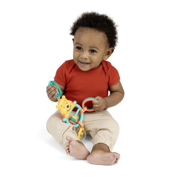 BRIGHT STARTS HRAČKA NA C KROUŽKU AKTIVNÍ WINNIE THE POOH BUSY BEAR™ 0M+ - HRAČKY K ZAVĚŠENÍ - PRO DĚTI