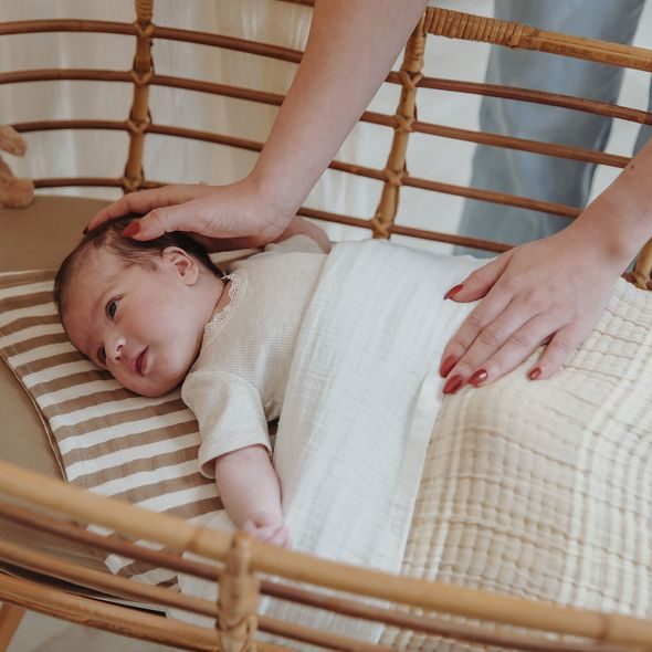 MEYCO DEKA Z PŘEDEPRANÉHO MUŠELÍNU A ŽAKÁRU 100X150 - STRIPE SAND - DĚTSKÉ DEKY PRO MIMINKA - SPINKÁNÍ