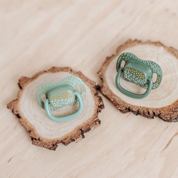 CANPOL BABIES SET SYMETRICKÝCH SILIKONOVÝCH DUDLÍKŮ MOUNTAINS 18M+ 2KS ZELENÝ - ŠIDÍTKA A DOPLŇKY - KRMENÍ