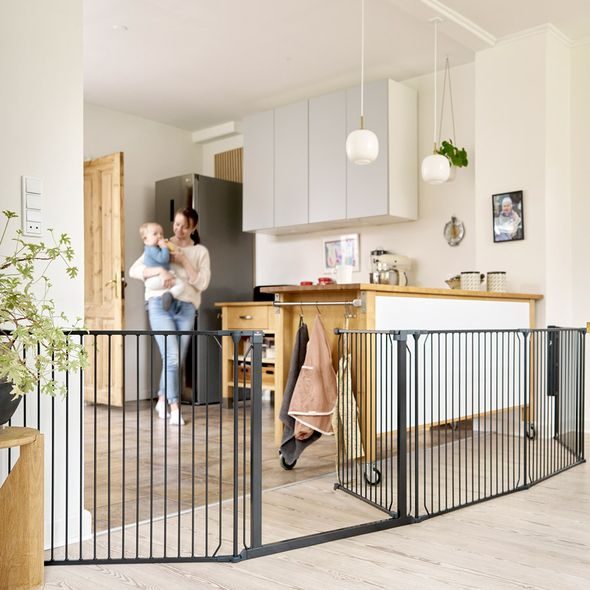 BABY DAN UNIVERZÁLNÍ PROSTOROVÁ ZÁBRANA BABYDAN CARL XXX WIDE, ČERNÁ - OHRÁDKY - KOUPÁNÍ A ZDRAVÍ