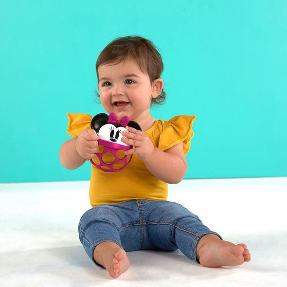 OBALL HRAČKA OBALL RATTLE DISNEY BABY MINNIE, 0M + - CHRASTÍTKA - PRO DĚTI