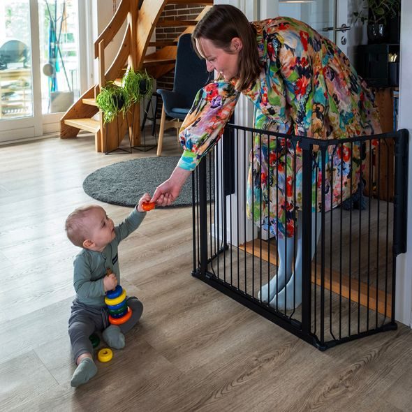 BABY DAN UNIVERZÁLNÍ PROSTOROVÁ ZÁBRANA BABYDAN CARL WIDE, ČERNÁ - OHRÁDKY - KOUPÁNÍ A ZDRAVÍ