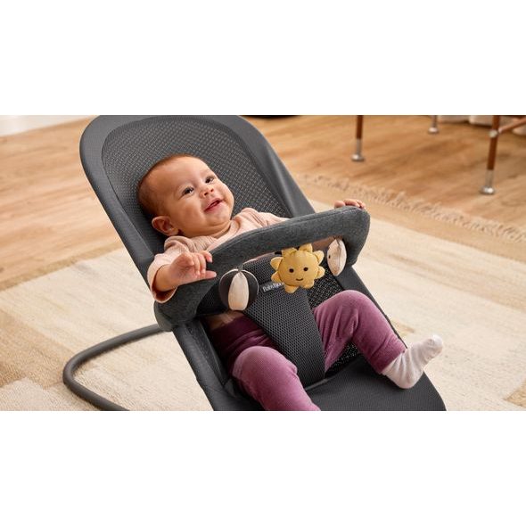 BABYBJÖRN HRAČKA NA LEHÁTKO SUNNY FRIENDS - LEHÁTKA A HOUPADLA - SPINKÁNÍ