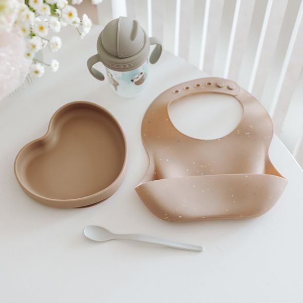 CANPOL BABIES SILIKONOVÝ BRYNDÁK S KAPSOU DOTS BÉŽOVÝ - BRYNDÁKY - KRMENÍ