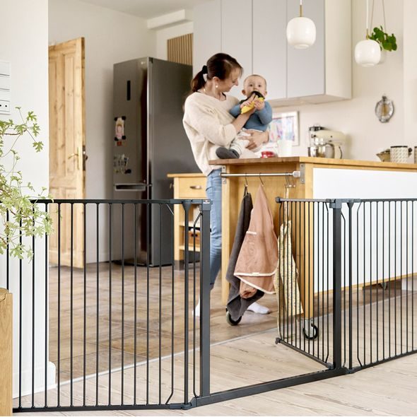 BABY DAN UNIVERZÁLNÍ PROSTOROVÁ ZÁBRANA BABYDAN COMBIFIT XXL, ČERNÁ - OHRÁDKY - KOUPÁNÍ A ZDRAVÍ