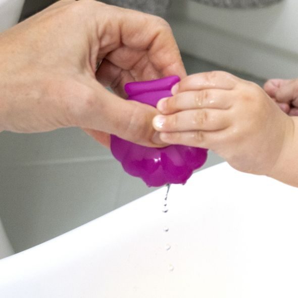 BABY EINSTEIN POHÁRKY STOHOVACÍ OPUS'S STACK & STREAM™ SADA 5 KS 3M+ - STOHOVACÍ HRAČKY - PRO DĚTI