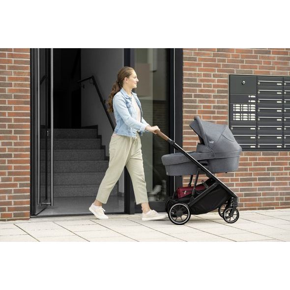 BRITAX RÖMER STRIDER M + HLUBOKÁ KORBA 2023 - DVOJKOMBINACE - KOČÁRKY A PŘÍSLUŠENSTVÍ