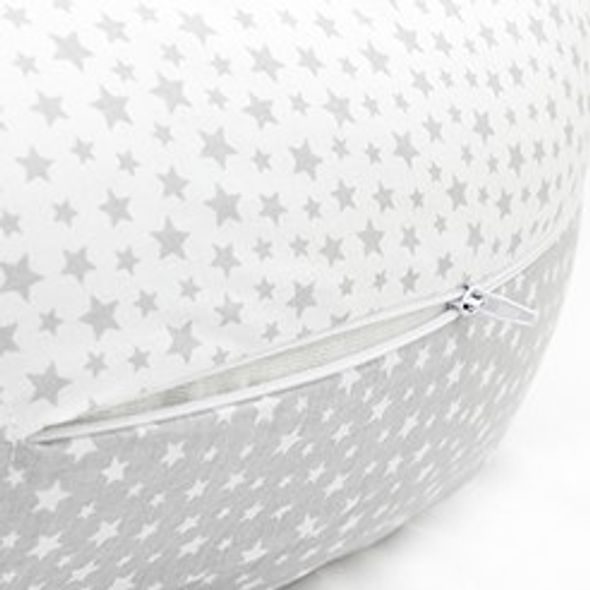 SCAMP KOJÍCÍ POLŠTÁŘ 155X30 (GREYWHITELITTLEBIGSTARS) - KOJÍCÍ POLŠTÁŘE - KRMENÍ