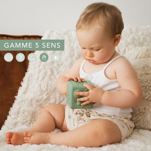 VULLI TEXTUROVANÁ KOSTKA ŽIRAFA SOPHIE - SENZORICKÉ HRAČKY - PRO DĚTI