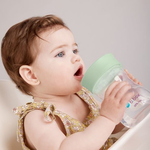 B.BOX HRNEČEK PRO BATOLATA 12M+ - SVĚTLE ZELENÝ 240 ML - DĚTSKÉ HRNEČKY - KRMENÍ