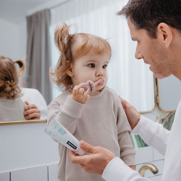 SUAVINEX DĚTSKÁ ZUBNÍ PASTA BABY/KIDS S JAHODOVOU PŘÍCHUTÍ - ZUBNÍ KARTÁČKY A PASTY - KOUPÁNÍ A ZDRAVÍ