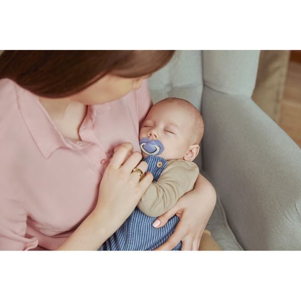 CANPOL BABIES SET SYMETRICKÝCH SILIKONOVÝCH DUDLÍKŮ LIGHT TOUCH 6-18M PURE COLOR RŮŽOVÝ - ŠIDÍTKA A DOPLŇKY - KRMENÍ