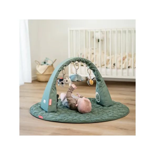 DONE BY DEER AKTIVNÍ OBLOUK S HRAČKAMI TINY FARM - ZELENÁ - HRACÍ DEKY - PRO DĚTI