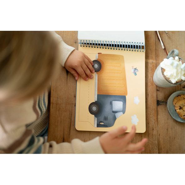 LITTLE DUTCH KNIHA S VYSTŘIHOVACÍMI AUTY JIM - VÝTVARNÉ POMŮCKY A HRAČKY - PRO DĚTI