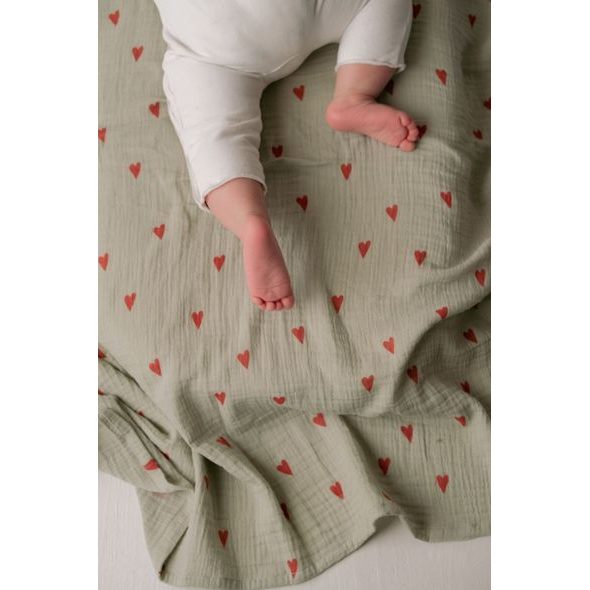 STUDIO NOOS SWADDLE ZAVINOVAČKA PRINT MEDIUM GREEN HEARTS - ZAVINOVACÍ PLENY / OSUŠKY VELKÉ - PŘEBALOVÁNÍ