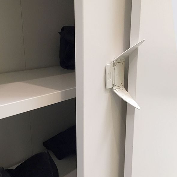 BABYDAN BEZPEČNOSTNÍ UZÁVĚR POSUV.DVEŘÍ SKŘÍNÍ SLIDING DOOR STOP, BIO - BEZPEČNOST DĚTÍ V DOMÁCNOSTI - KOUPÁNÍ A ZDRAVÍ